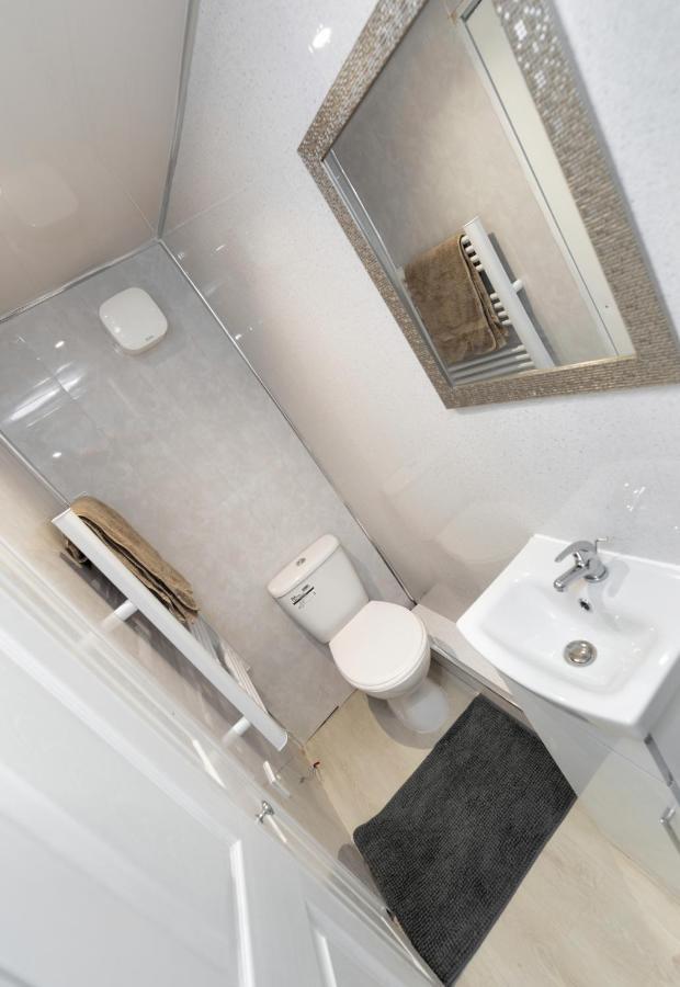 Stockton Town Centre Studio Apartments Free Parking And Wi-Fi Exterior photo