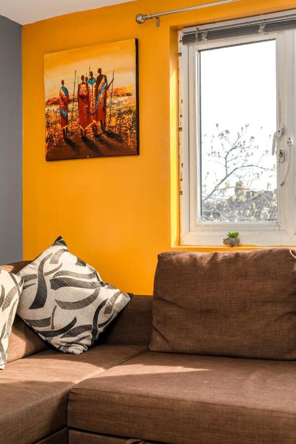 Stockton Town Centre Studio Apartments Free Parking And Wi-Fi Exterior photo